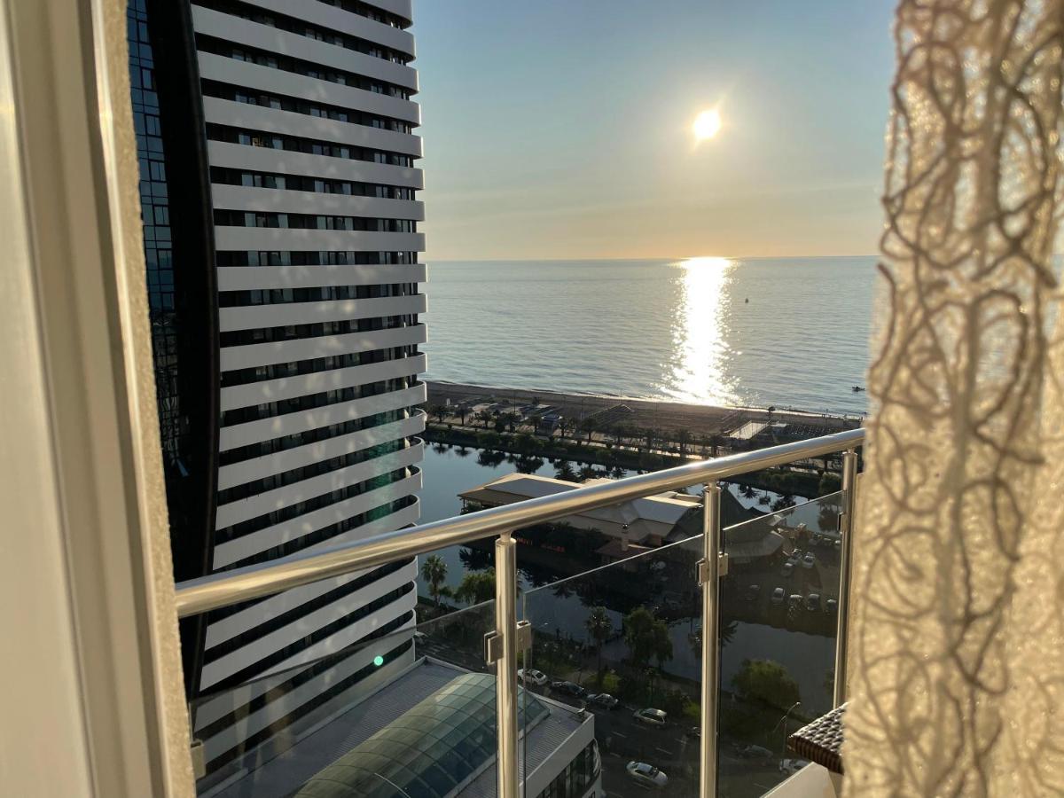 Roini Apartment باتومي المظهر الخارجي الصورة