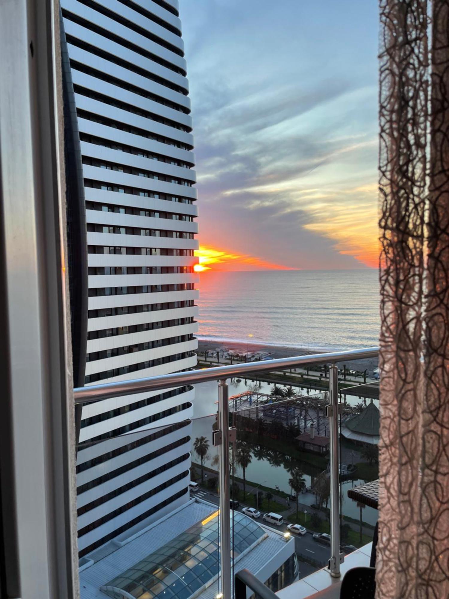 Roini Apartment باتومي المظهر الخارجي الصورة