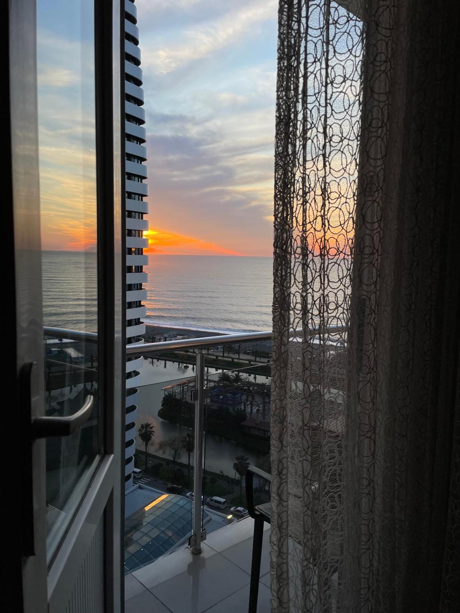 Roini Apartment باتومي المظهر الخارجي الصورة