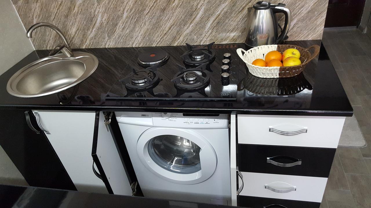 Roini Apartment باتومي المظهر الخارجي الصورة