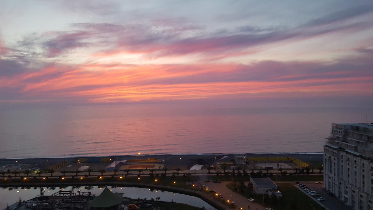 Roini Apartment باتومي المظهر الخارجي الصورة