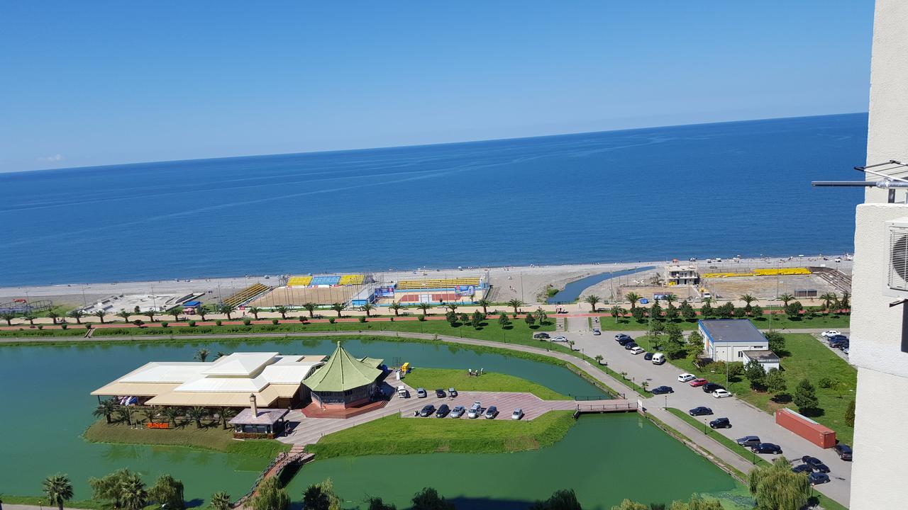 Roini Apartment باتومي المظهر الخارجي الصورة