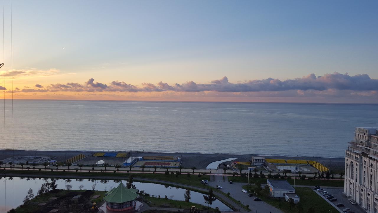 Roini Apartment باتومي المظهر الخارجي الصورة
